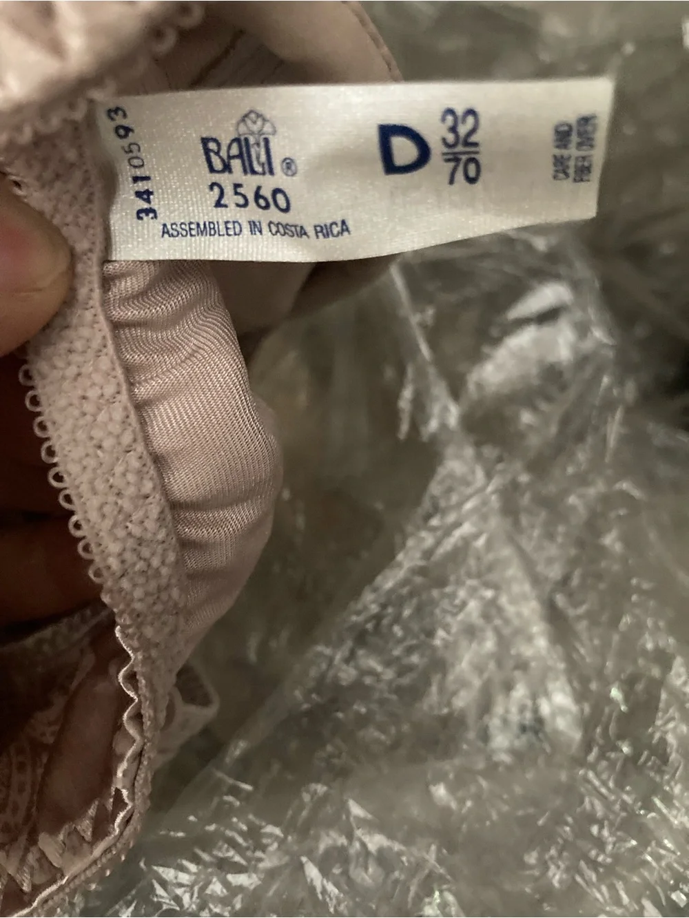Bali Satin Tracings Front-Close Underwire Bra — Light Blush
